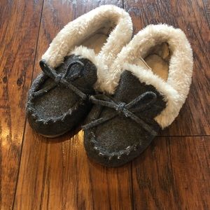 Gap Slippers - toddler size medium 7/8